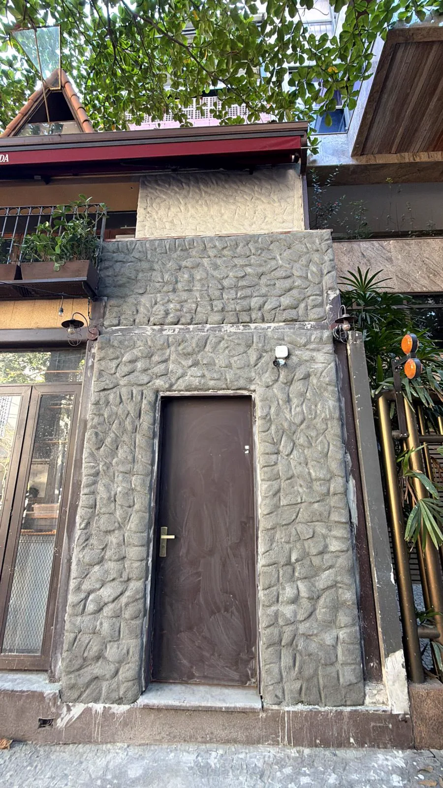 Fachada comercial reformada pela Scheffel