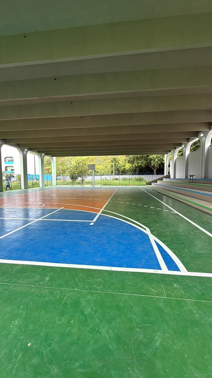 Quadra coberta em obra pela Scheffel